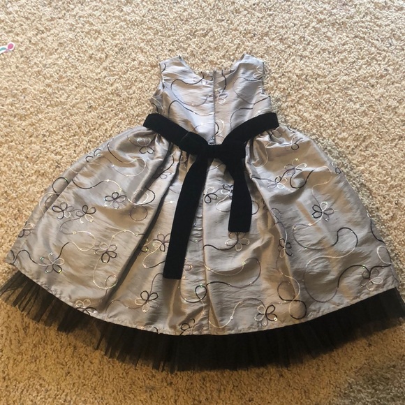 Silver/Gray Toddler Formal Dress w/Black Trim - Picture 2 of 3